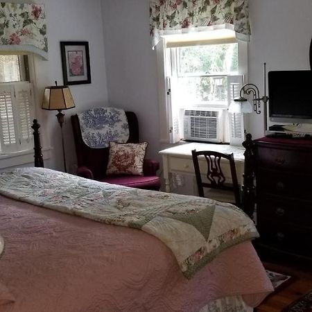 Eastgate Inn B&B Lenox Bagian luar foto