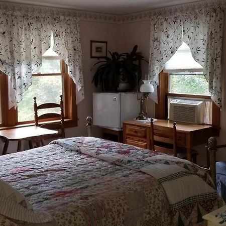 Eastgate Inn B&B Lenox Bagian luar foto