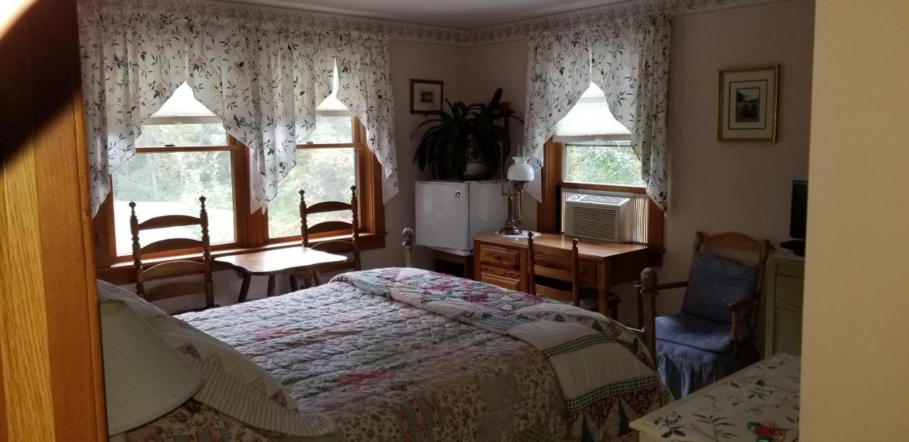 Eastgate Inn B&B Lenox Bagian luar foto