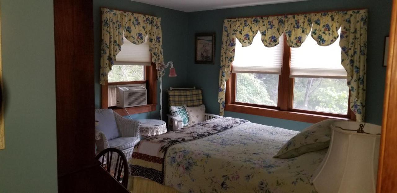 Eastgate Inn B&B Lenox Bagian luar foto