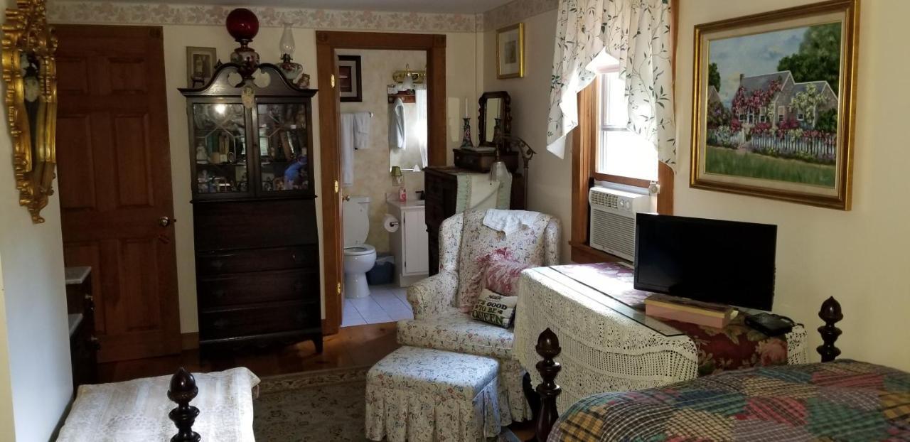 Eastgate Inn B&B Lenox Bagian luar foto