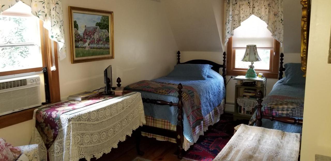 Eastgate Inn B&B Lenox Bagian luar foto