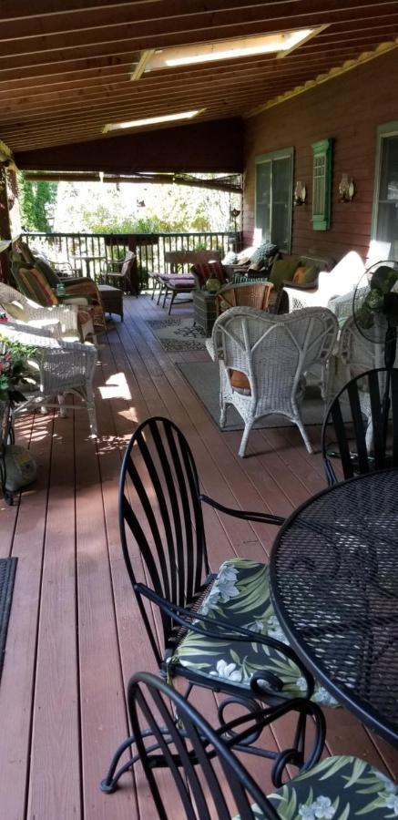 Eastgate Inn B&B Lenox Bagian luar foto