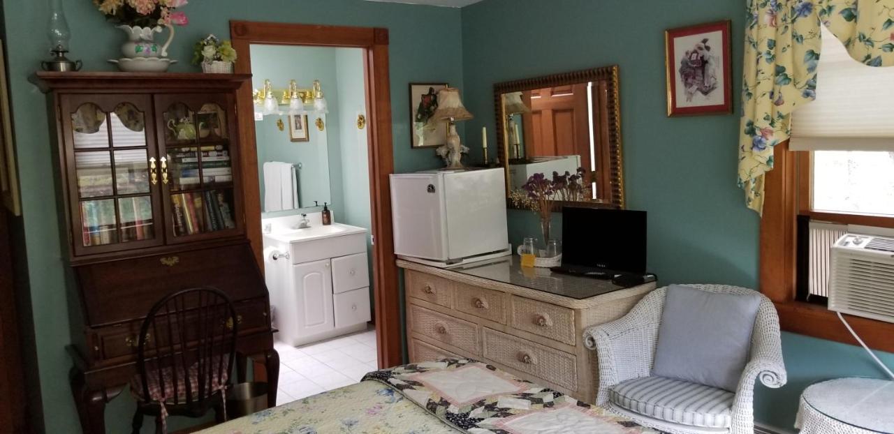 Eastgate Inn B&B Lenox Bagian luar foto