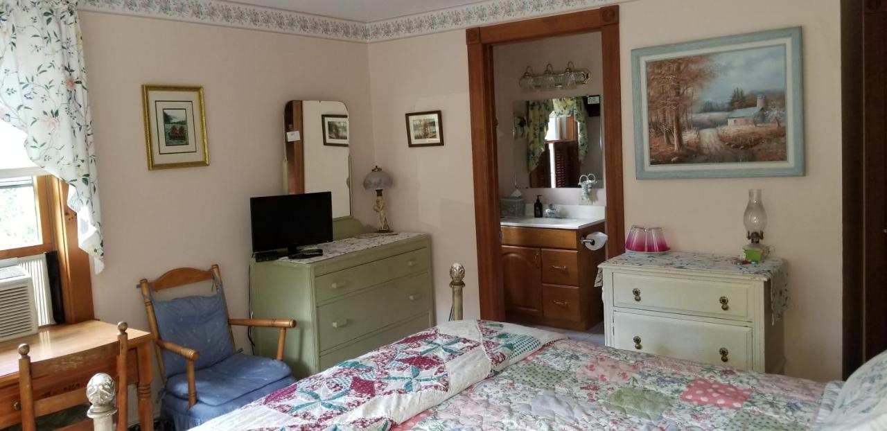 Eastgate Inn B&B Lenox Bagian luar foto