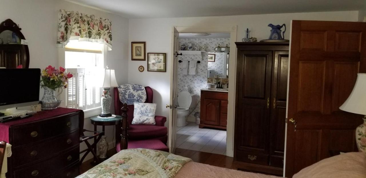 Eastgate Inn B&B Lenox Bagian luar foto